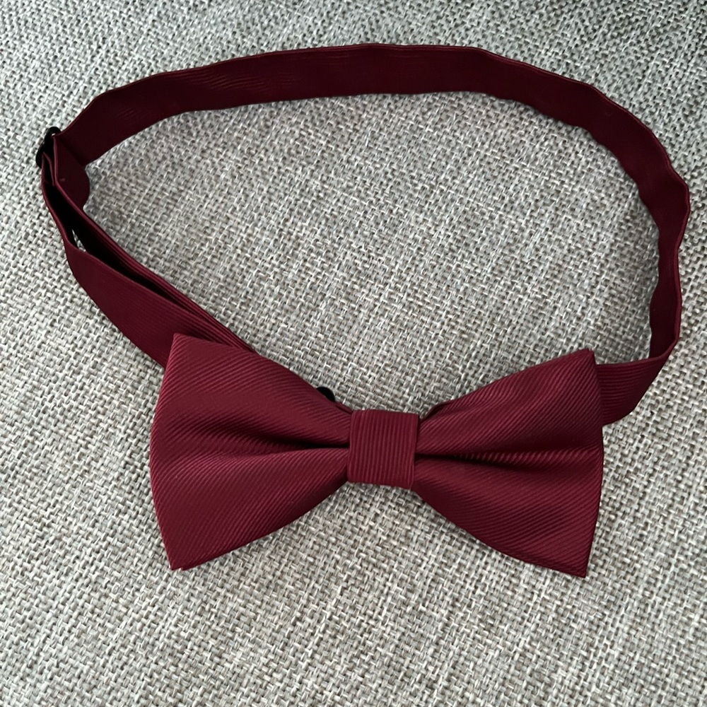 Men’s clip on Bow Tie - Burgandy